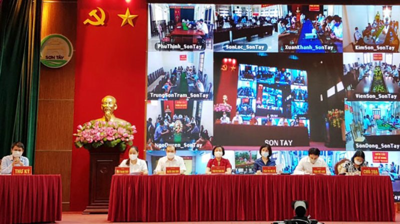 Các ứng cử viên đại biểu Quốc hội khóa XV tiếp xúc cử tri thị xã Sơn Tây - Ảnh 1