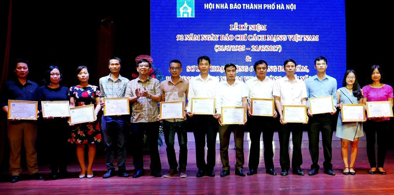 Tôn vinh, khen thưởng 84 Liên - Chi hội, các nhà báo Hà Nội - Ảnh 4