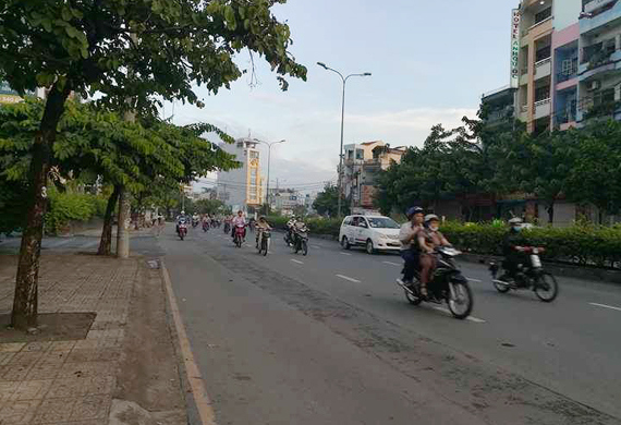 TP. Hồ Chí Minh: Tình hình giao thông “yên ả” trong ngày thi đầu tiên - Ảnh 1