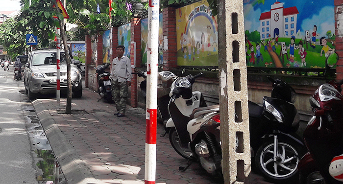 Tràn lan xe ô tô dừng đỗ sai quy định trên phố Nguyễn An Ninh - Ảnh 2