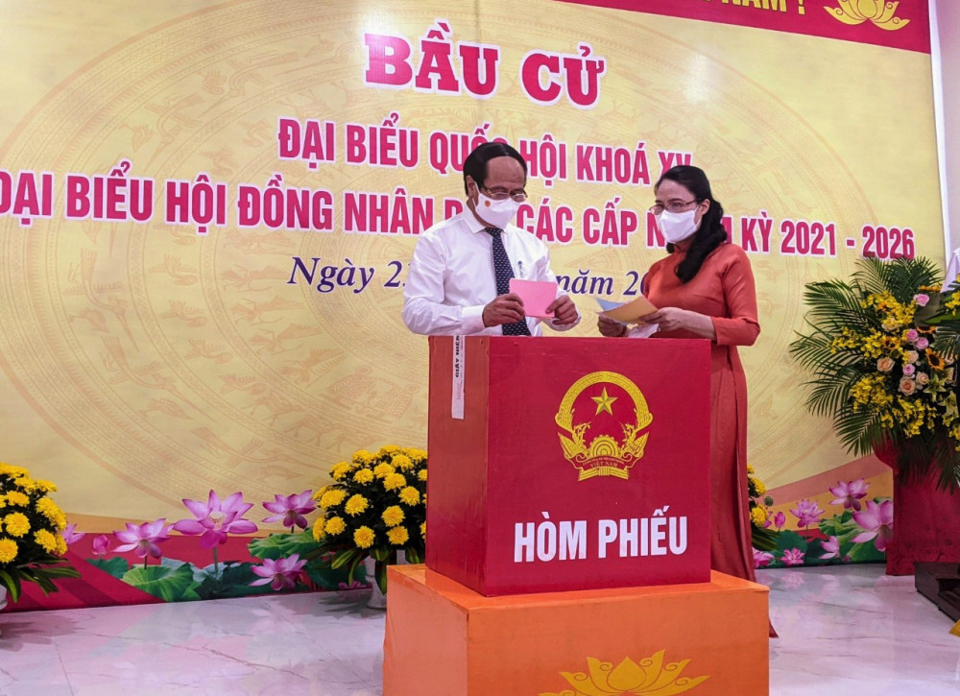Chủ tịch Quốc hội Vương Đình Huệ, Phó Thủ tướng Chính phủ Lê Văn Thành thực hiện bầu cử tại Hải Phòng - Ảnh 3