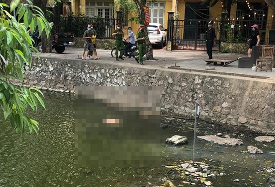 Hà Nội: Phát hiện một xác nam giới nổi trên mặt hồ ở Quảng An - Ảnh 1