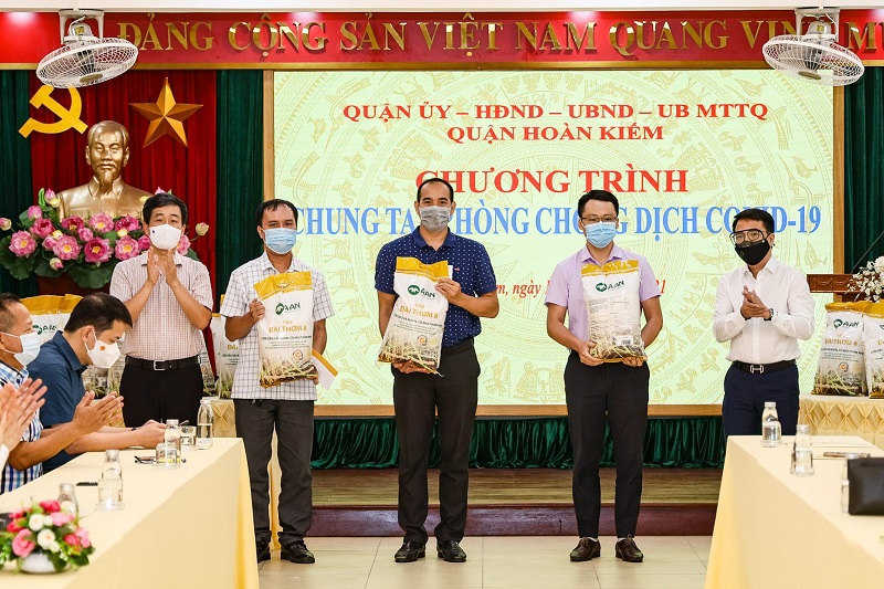 Quận Hoàn Kiếm tiếp nhận gần 4 tỷ đồng ủng hộ chương trình Chung tay phòng chống dịch Covid-19 - Ảnh 5