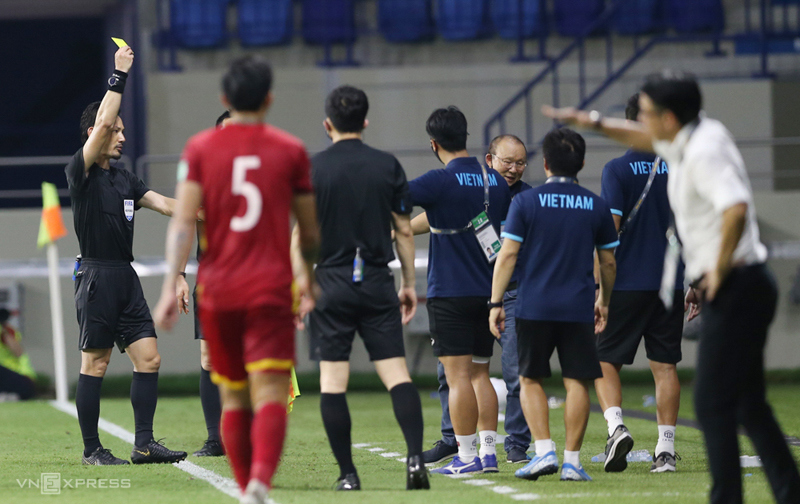 HLV Park Hang-seo bị cấm chỉ đạo trận Việt Nam - UAE: Yên tâm vì có Lee Young-jin - Ảnh 1