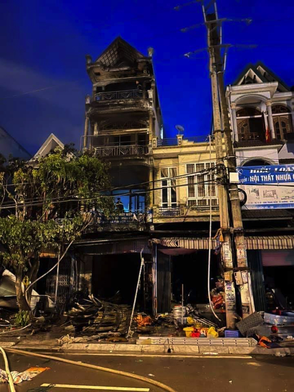 Quảng Ninh: Cháy nhà 4 tầng lúc rạng sáng, 1 phụ nữ tử vong - Ảnh 1