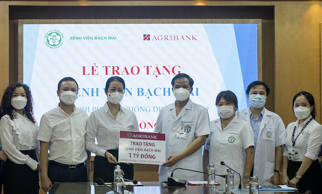 Chung tay phòng, chống dịch Covid-19, Agribank đã ủng hộ 300 tỷ đồng - Ảnh 2