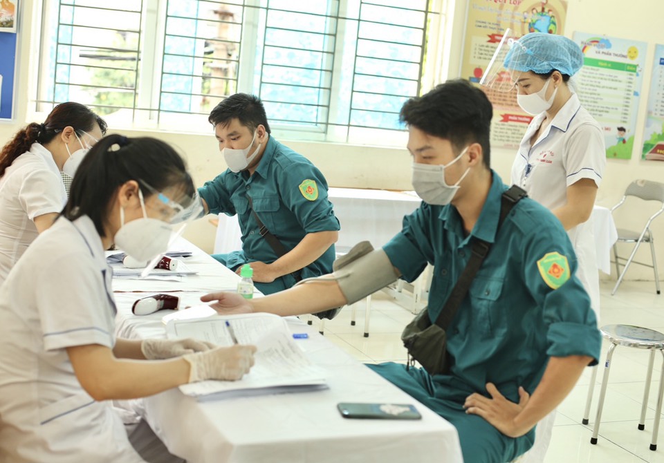 Chùm ảnh: Thêm 4.919 người dân quận Thanh Xuân tiêm vaccine phòng Covid-19 - Ảnh 5