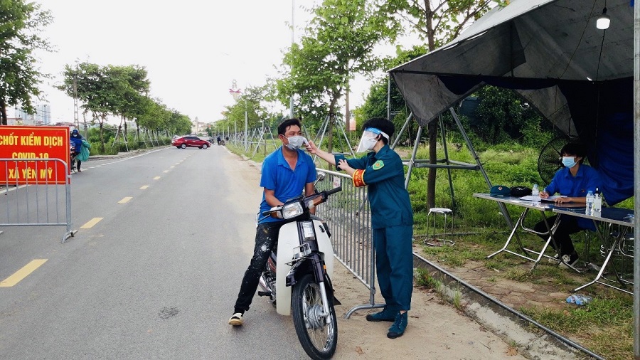 Huyện Thanh Trì: Lập 70 chốt kiểm soát người ra vào, phạt các trường hợp vi phạm hơn 300 triệu đồng - Ảnh 3