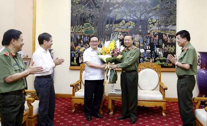 Bí thư Thành ủy Hà Nội Hoàng Trung Hải chúc mừng Bộ Công an - Ảnh 1