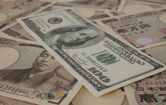 Đồng USD gần chạm đáy 4,5 tháng so với yen Nhật - Ảnh 1