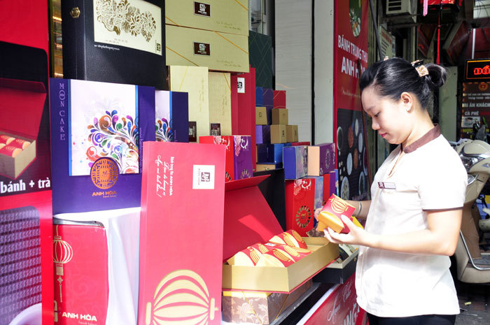 Quận Hoàn Kiếm kiểm tra các cửa hàng bánh Trung thu - Ảnh 2