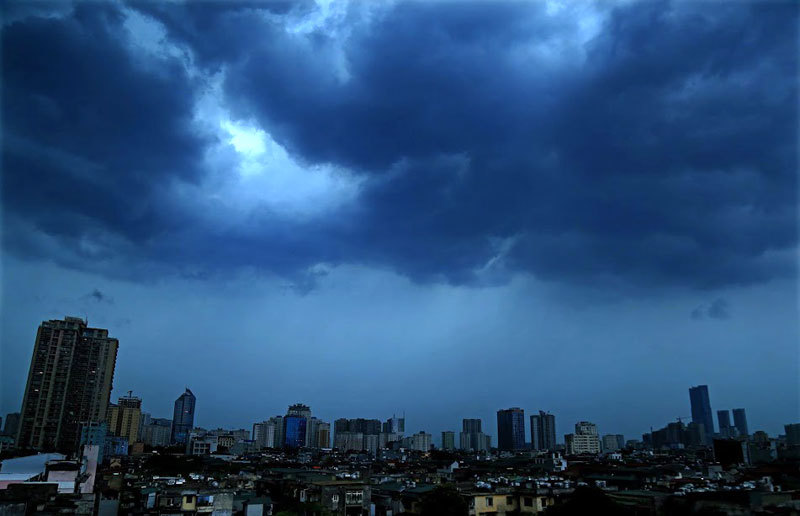 Hà Nội: Trận mưa to giải nhiệt sau những ngày nóng kỷ lục - Ảnh 2