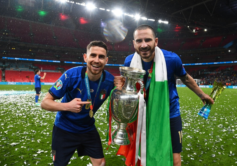 Màn ăn mừng đầy cảm xúc của các cầu thủ Italy khi đăng quang tại EURO 2020 - Ảnh 10