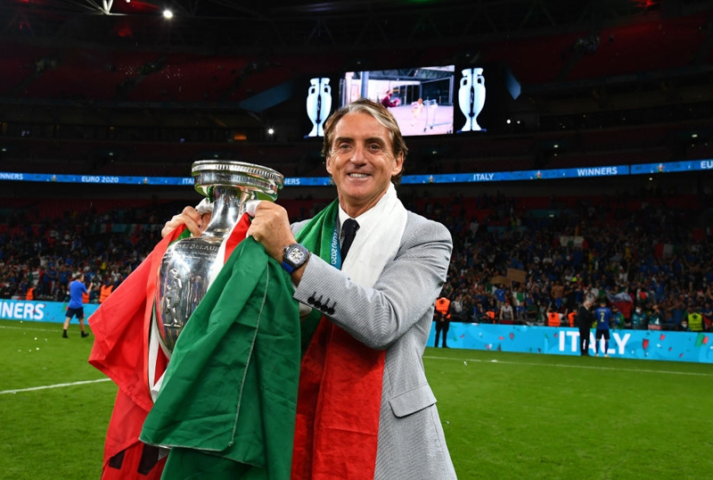 Màn ăn mừng đầy cảm xúc của các cầu thủ Italy khi đăng quang tại EURO 2020 - Ảnh 12