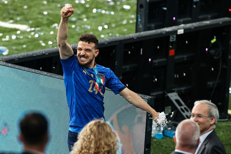 Màn ăn mừng đầy cảm xúc của các cầu thủ Italy khi đăng quang tại EURO 2020 - Ảnh 14