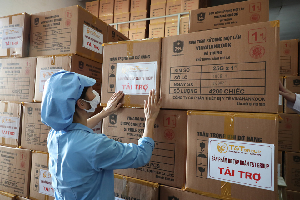 T&T Group “tiếp sức” 500.000 bộ bơm tiêm vaccine Covid-19 cho TP Hồ Chí Minh - Ảnh 1