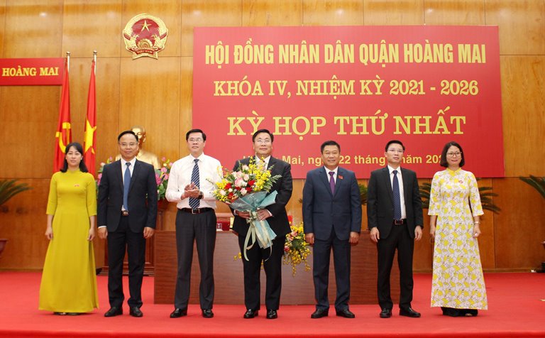 Ông Nguyễn Quang Hiếu tái đắc cử chức danh Chủ tịch HĐND quận Hoàng Mai - Ảnh 3