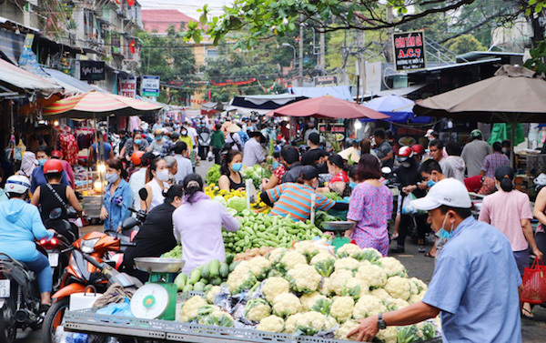 Sở Công thương TP Hồ Chí Minh: Nguồn hàng dồi dào, người dân không cần mua tích trữ - Ảnh 1
