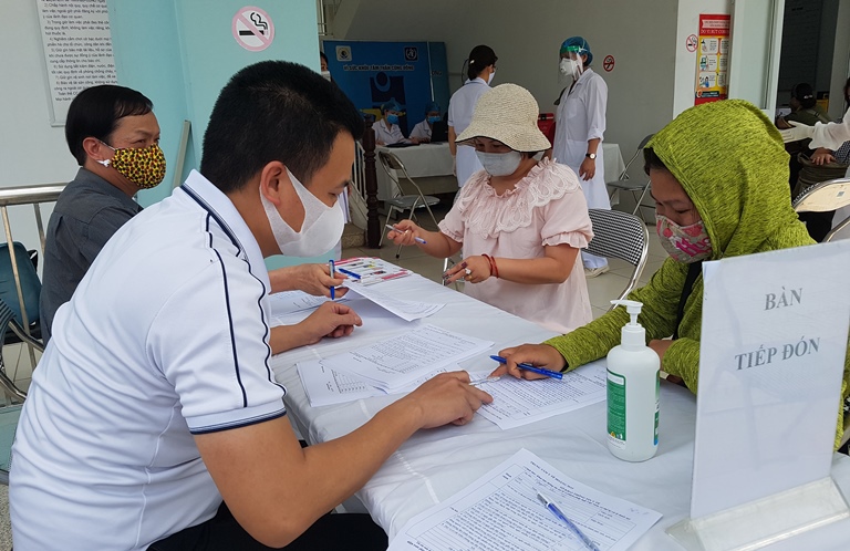 Quận Hoàng Mai: Rà soát được 111 trường hợp liên quan đến Bệnh viện Bệnh Nhiệt đới Trung ương cơ sở 2 - Ảnh 1