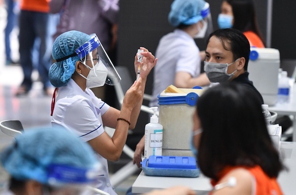Toàn bộ giáo viên ở TP Hồ Chí Minh được tiêm vaccine Covid-19 vào tuần sau - Ảnh 1