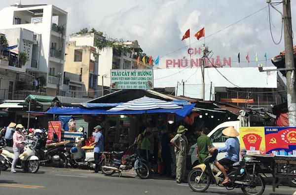 TP Hồ Chí Minh: Phong tỏa tạm thời chợ Phú Nhuận để phòng dịch Covid-19 - Ảnh 1