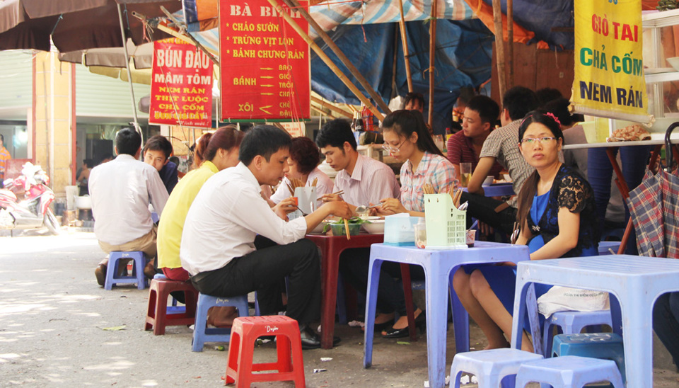 Quản lý thức ăn đường phố: Những chuyển biến tích cực - Ảnh 1