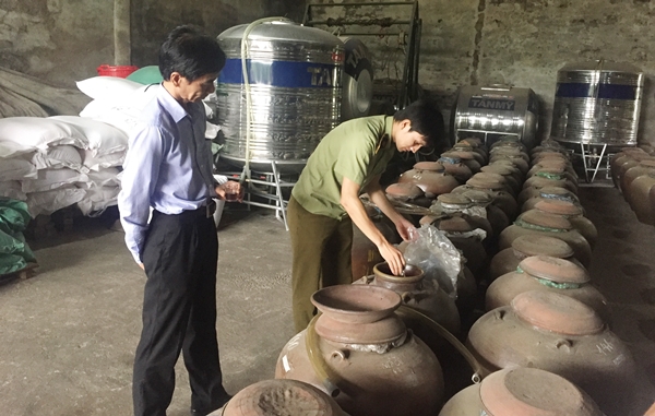 Huyện Thanh Oai: Xử phạt 22 triệu đồng vi phạm sản xuất, kinh doanh rượu - Ảnh 1