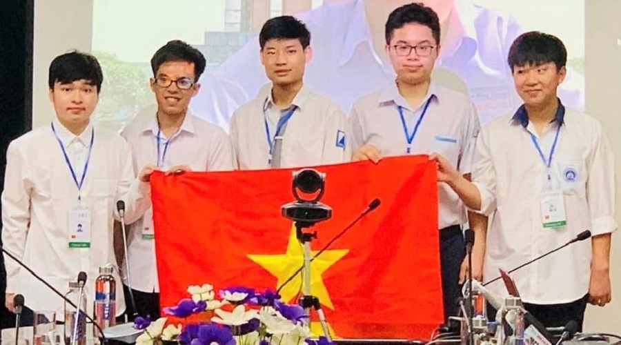 Học sinh Việt Nam đoạt nhiều huy chương trong các kỳ Olympic quốc tế năm 2021 - Ảnh 1