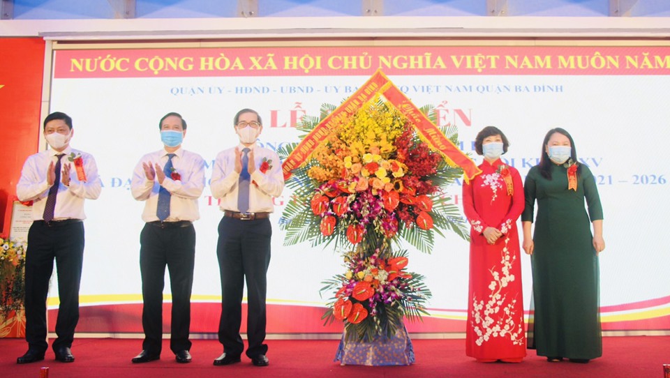 Hà Nội: Gắn biển 2 công trình cấp thành phố chào mừng cuộc bầu cử - Ảnh 3