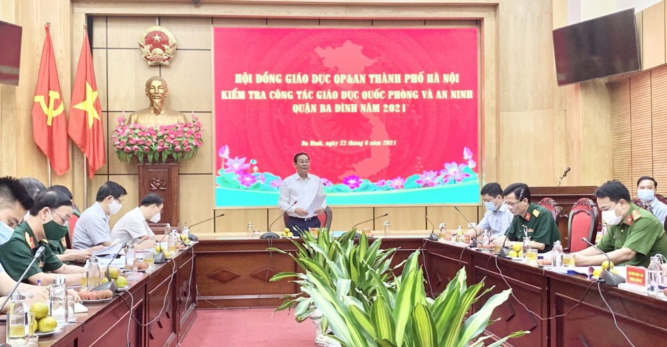 Phó Chủ tịch Thường trực UBND TP Lê Hồng Sơn kiểm tra công tác giáo dục quốc phòng - an ninh quận Ba Đình - Ảnh 1