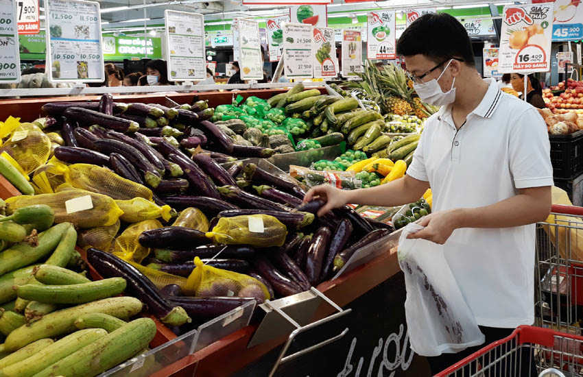 Hà Nội ngày đầu thực hiện giãn cách xã hội: Hàng hóa không thiếu, siêu thị đẩy mạnh bán online - Ảnh 7