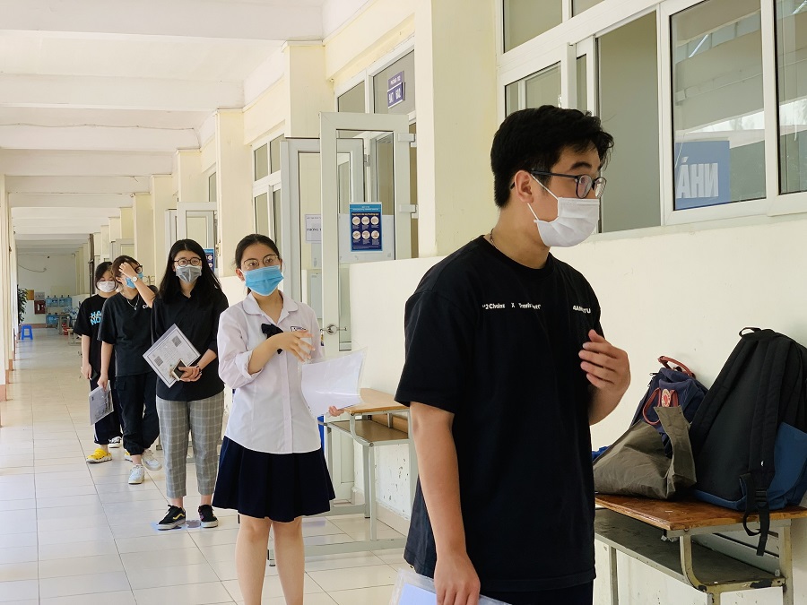 Hà Nội: Thí sinh làm thủ tục dự thi trong điều kiện đảm bảo phòng chống dịch - Ảnh 4