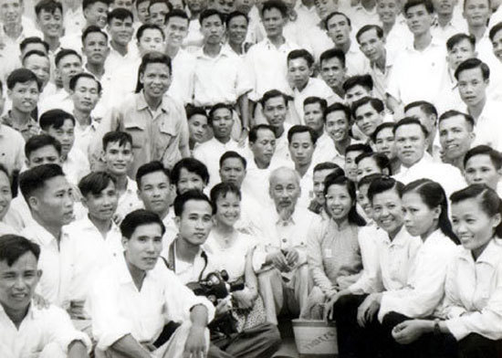 Kỷ niệm 92 năm Ngày Báo chí Cách mạng Việt Nam: Bác Hồ với những người làm báo - Ảnh 1