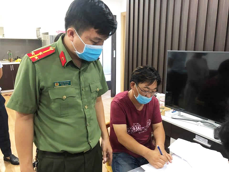 Bắt Phó Chủ tịch Hội người Hàn miền Trung vì liên quan vụ án “Tổ chức cho người khác nhập cảnh Việt Nam trái phép” - Ảnh 2