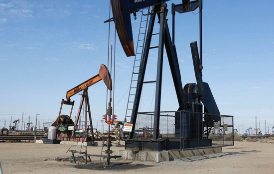 Giá dầu thế giới tăng 1% nhờ đồng USD suy yếu - Ảnh 1