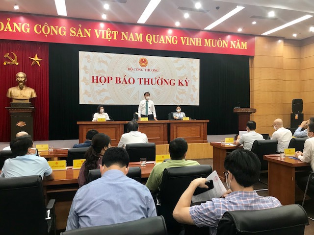 Bộ Công Thương: Giá phân bón sẽ tiếp tục leo cao từ nay đến hết năm 2021 - Ảnh 1