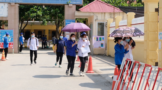 Huyện Sóc Sơn: Tình nguyện viên tích cực hỗ trợ thí sinh - Ảnh 1