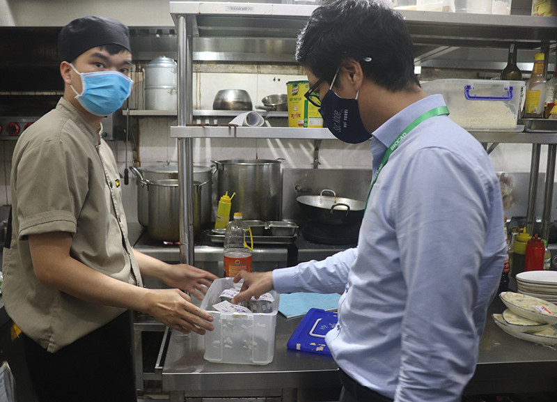 Xử phạt nhà hàng không đảm bảo ATTP, phòng chống dịch Covid-19 tại quận Thanh Xuân - Ảnh 5