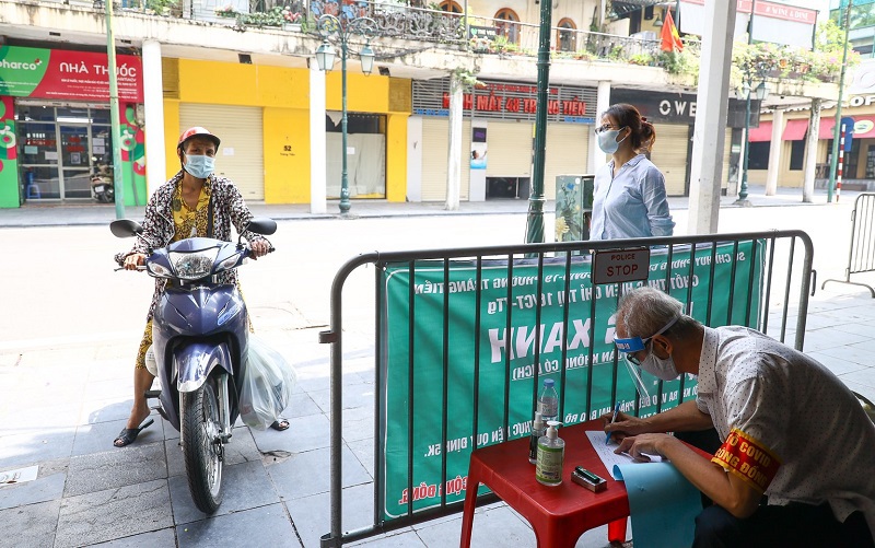 Quận Hoàn Kiếm, Hà Nội: “Vùng xanh” ngăn chặn dịch từ bên ngoài, bảo vệ khu dân cư bên trong - Ảnh 4