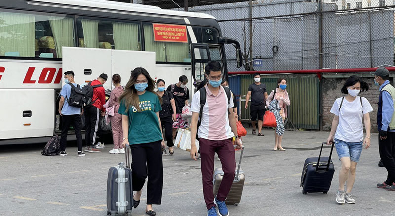 Ngày cuối cùng của kỳ nghỉ lễ 30/4 - 1/5, giao thông cửa ngõ Hà Nội bất ngờ thông thoáng - Ảnh 13