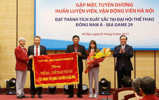 Thường trực Thành ủy Hà Nội tuyên dương huấn luyện viên, vận động viên Hà Nội xuất sắc tại SEA Games 29 - Ảnh 1