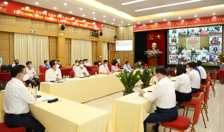 Ủy viên Bộ Chính trị, Bí thư Thành uỷ Đinh Tiến Dũng bỏ phiếu bầu cử tại khu vực bỏ phiếu số 17 (phường Định Công, quận Hoàng Mai) - Ảnh 6