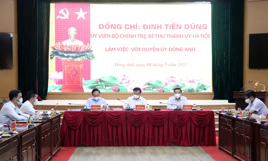 Bí thư Thành ủy Hà Nội Đinh Tiến Dũng: Huyện Đông Anh phải tăng cường biện pháp phòng dịch tại điểm bỏ phiếu - Ảnh 1