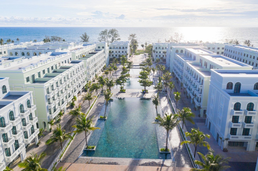 Xôn xao bể bơi “view triệu đô” mới toanh tại Phú Quốc - Ảnh 1