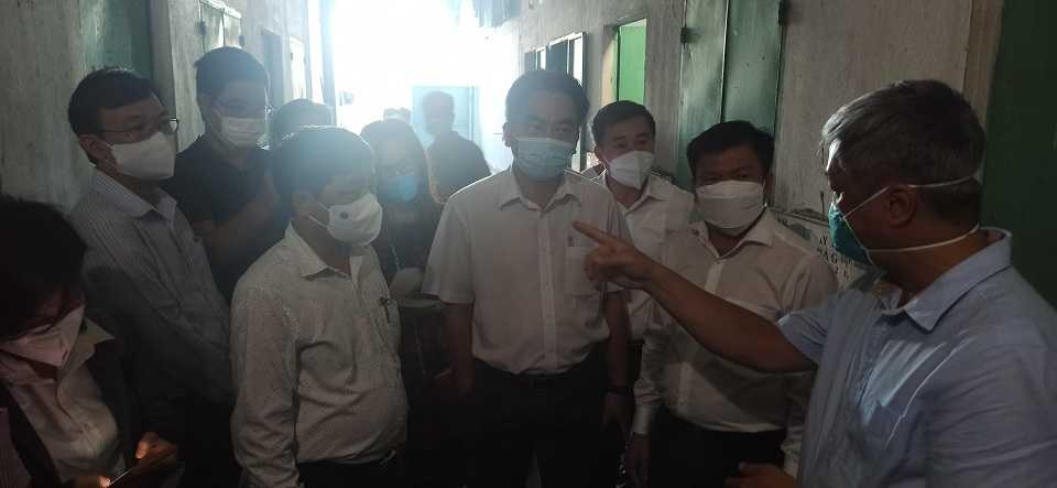 Thứ trưởng Bộ Y tế Nguyễn Trường Sơn kiểm tra công tác phòng, chống dịch Covid-19 tại Bình Dương - Ảnh 1