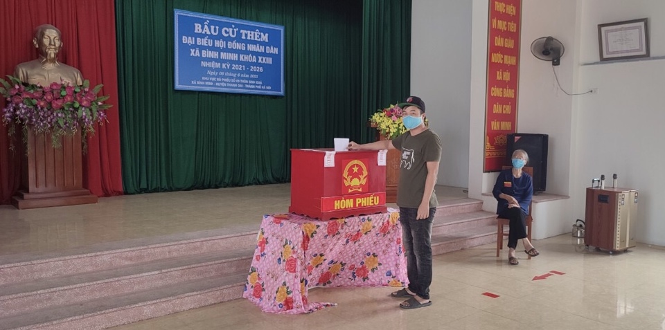 Huyện Thanh Oai: Hơn 95% cử tri đi bầu cử thêm đại biểu HĐND xã Bình Minh khóa XXIII, nhiệm kỳ 2021 - 2026 - Ảnh 2