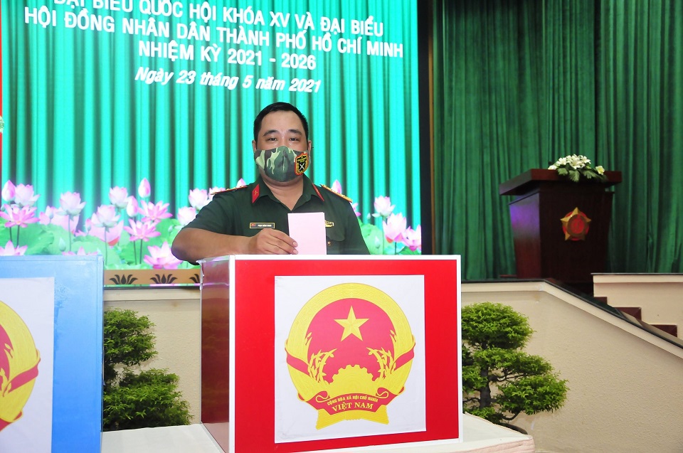Cán bộ, chiến sĩ Bộ Tư lệnh TP Hồ Chí Minh nô nức đi bầu cử - Ảnh 4