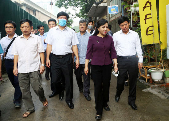 Bộ trưởng Bộ Y tế thị sát phòng chống bệnh sốt xuất huyết tại Hà Nội - Ảnh 1