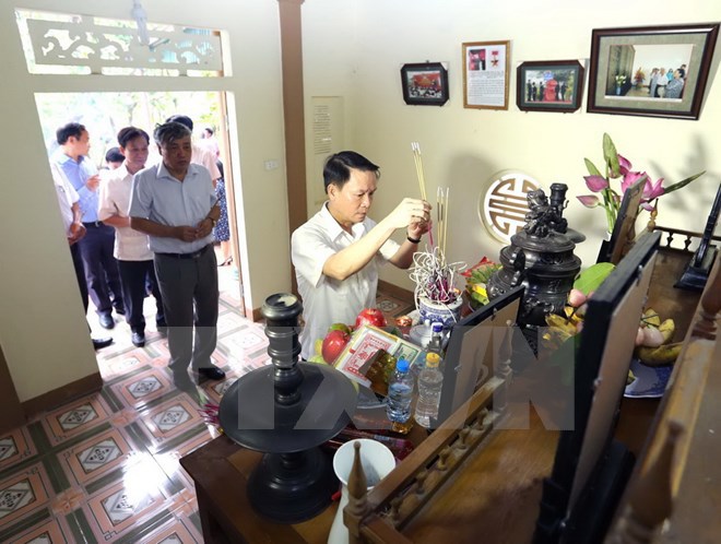 Lễ gắn biển tên đường nhà báo, liệt sỹ Trần Kim Xuyến tại Hà Tĩnh - Ảnh 1