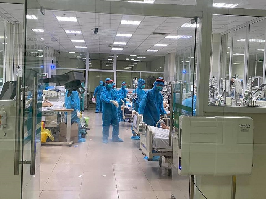 Yêu cầu 4 bệnh viện của Hà Nội tiếp nhận điều trị bệnh nhân Covid-19 - Ảnh 1